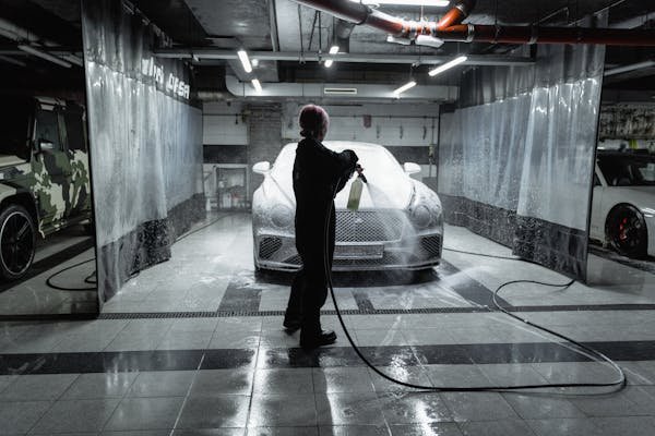 Sol garage : solutions pratiques et durables en PVC clipsable